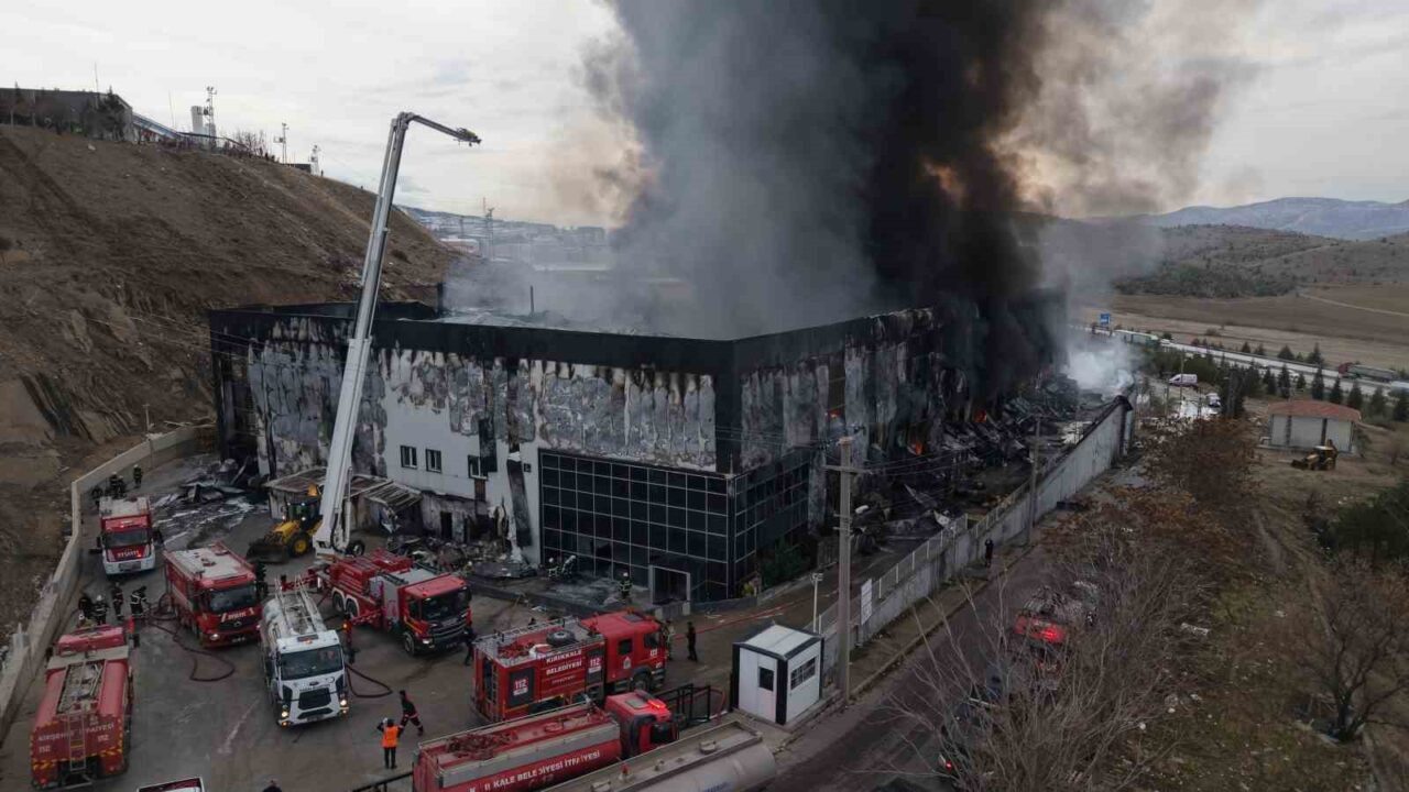 Kırıkkale'nin Yahşihan ilçesindeki Bahadır Kimya Fabrikası'nda çıkan yangın kontrol altına