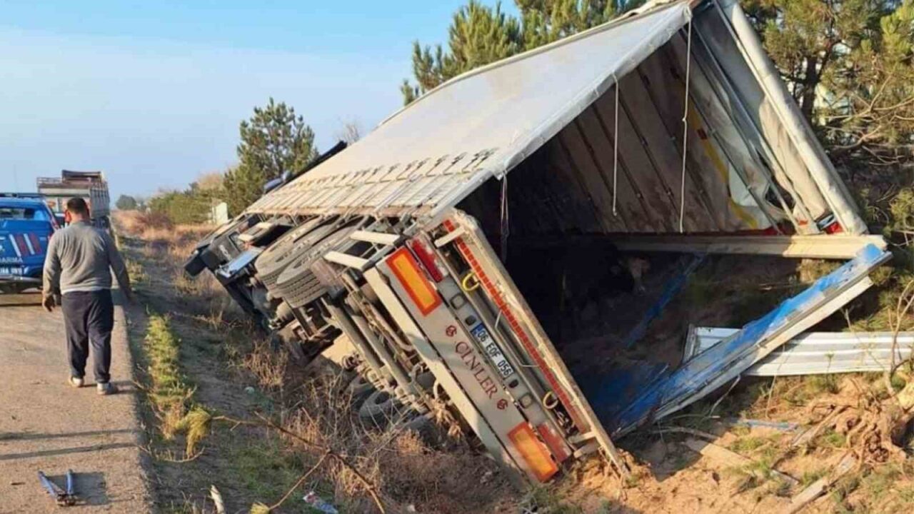 Kırıkkale'de A.Y. yönetimindeki tır, D200 kara yolunda kontrolden çıkarak şarampole