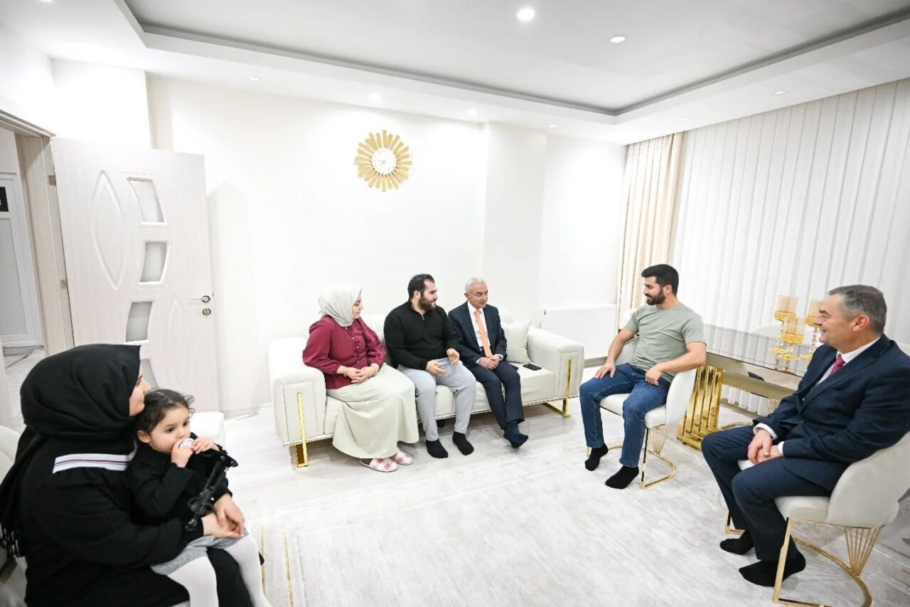 Kırklareli Valisi Uğur Turan, Aile ve Sosyal Hizmetler Bakanlığı'nın "Evlenecek