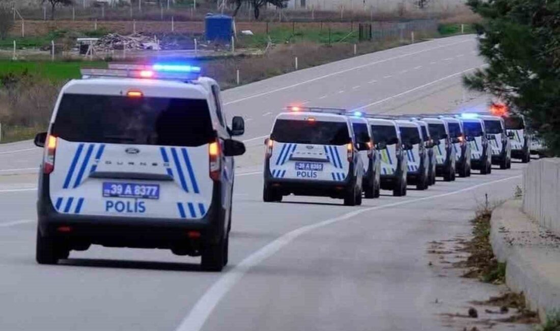 Kırklareli Emniyet Müdürlüğü, 64 yeni aracı tanıttı. Vali Uğur Turan,