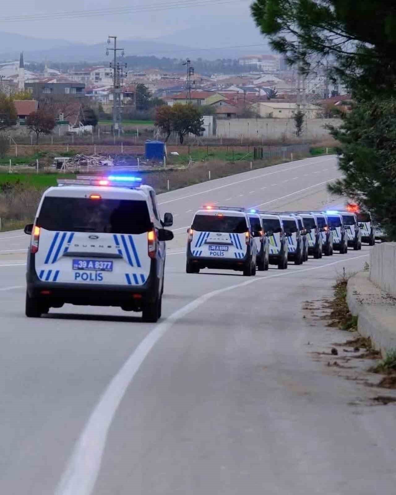 Kırklareli Emniyet Müdürlüğü, 64 yeni aracı tanıttı. Vali Uğur Turan,