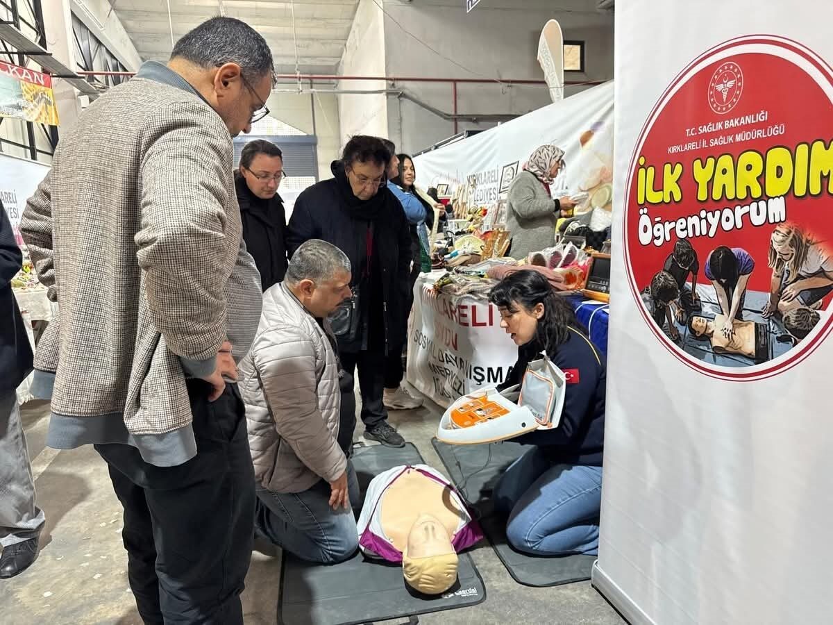 Kırklareli İl Sağlık Müdürlüğü, tarım fuarında kurduğu sağlık standında ziyaretçilere