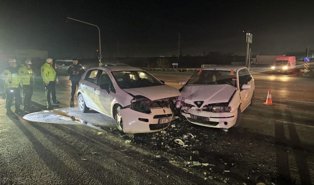 Tekirdağ'ın Çerkezköy ilçesinde bir trafik kazasında iki kişi yaralandı. Kırmızı