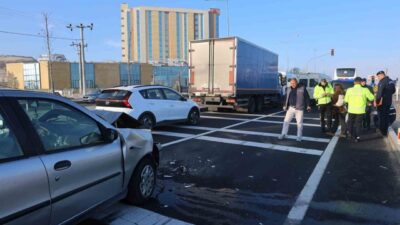 Nevşehir'de sabah saatlerinde Selcan Ö.'nün kullandığı otomobil, kırmızı ışıkta bekleyen