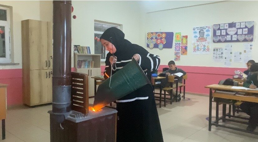 Ağrı'nın Patnos ilçesindeki Aşağı Göçmez köyünde görev yapan öğretmenler Şeyma