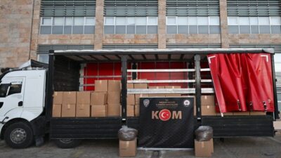 Kırşehir'de polis ekipleri, şüpheli bir kamyonda yaptıkları aramada 3,5 ton