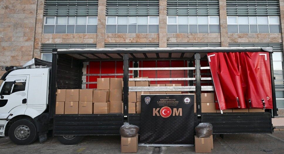 Kırşehir'de polis ekipleri, şüpheli bir kamyonda yaptıkları aramada 3,5 ton