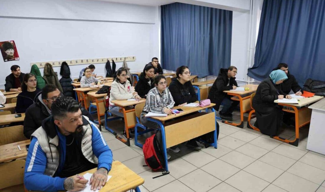 Yunus Emre Ortaokulu'nda verilen KPSS hazırlık kursları, memur olma hayali