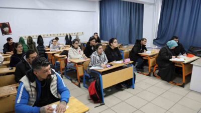 Yunus Emre Ortaokulu'nda verilen KPSS hazırlık kursları, memur olma hayali