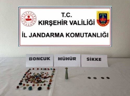 KIRŞEHİR (İHA) – Kırşehir Jandarma Komutanlığı, tarihi eserlerin korunmasına yönelik ‘Anadolu Mirası Operasyonları’ kapsamında çok sayıda eser ele geçirdi.