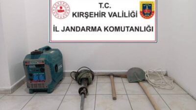 Kırşehir'de izinsiz kazı yapan Ü.E. isimli şüpheli, jandarma ekipleri tarafından