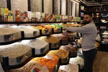 Kırşehir’de Kuruyemişçiler, Yeni Yıl Öncesi Fiyatları Sabit Tutma Kararı Aldı