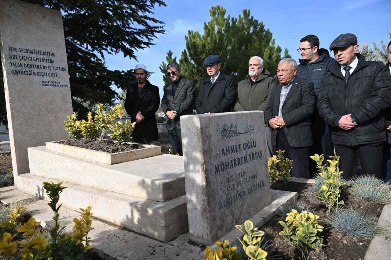 Bozlak ustası Muharrem Ertaş, ölümünün 41. yıl dönümünde mezarı başında