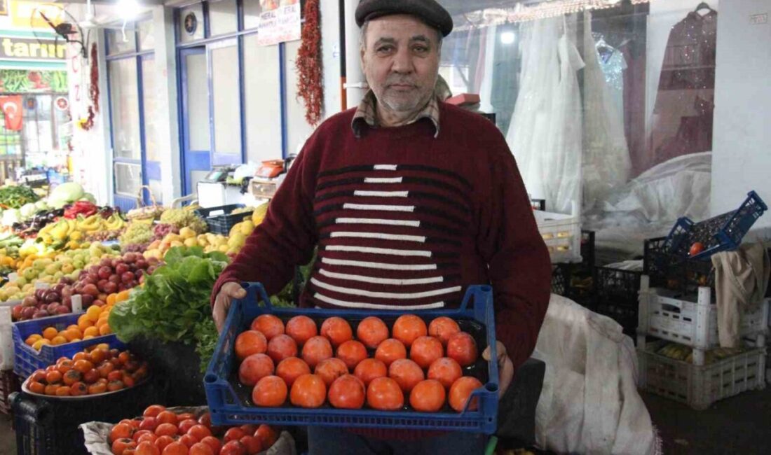 Kış aylarında bağışıklığı güçlendiren cennet elması, Aydın'ın Bozdoğan ilçesindeki pazarcılar