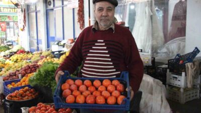 Kış aylarında bağışıklığı güçlendiren cennet elması, Aydın'ın Bozdoğan ilçesindeki pazarcılar