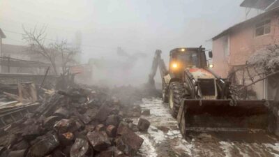 Kütahya'nın Domaniç ilçesindeki Bükerler köyünde sabah saatlerinde çıkan yangın, Celal