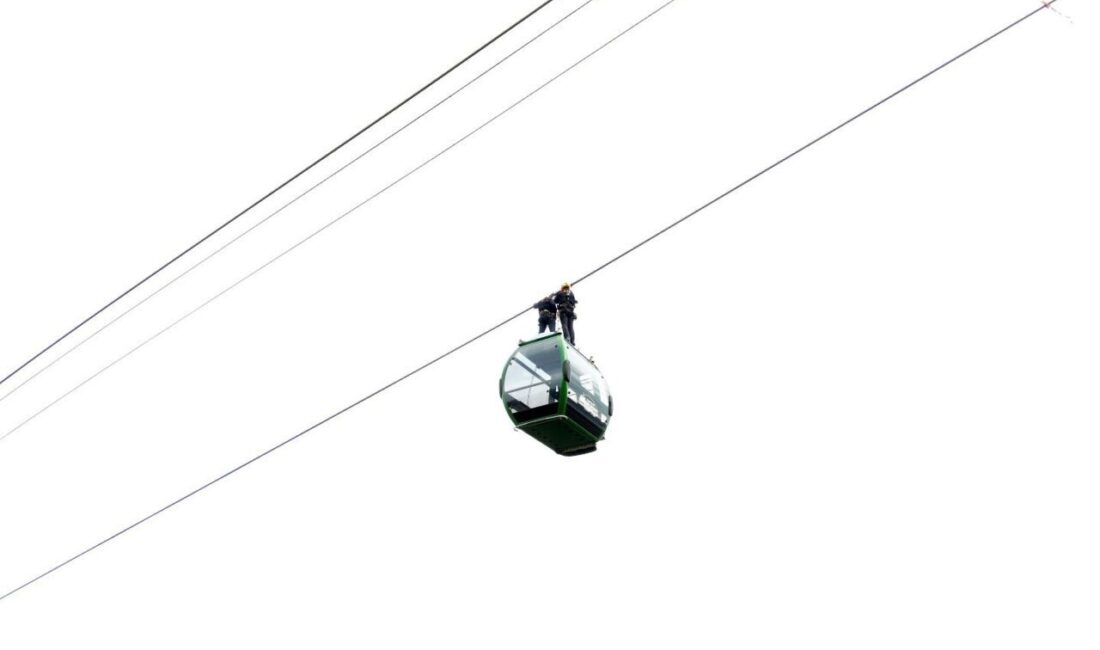 Kartepe Teleferik Hattında Gerçekleşen Kurtarma Tatbikatı Acil Durum Önlemlerini Test Etti Kocaeli'deki Kartepe teleferik hattında, acil durum hazırlıkları kapsamında tatbikat gerçekleştirildi.