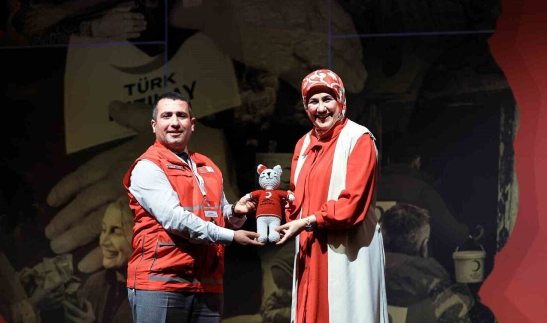 Kızılay Muradiye Şubesi, Türkiye’deki İyilik Faaliyetleriyle Birincilik Elde Etti Türk Kızılay Muradiye Şubesi, İstanbul'da düzenlenen toplantıda Türkiye genelinde iyilikte