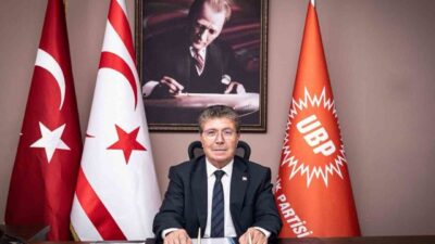 KKTC Başbakanı Ünal Üstel, evinde yaşadığı rahatsızlık sonrası hastaneye kaldırılarak