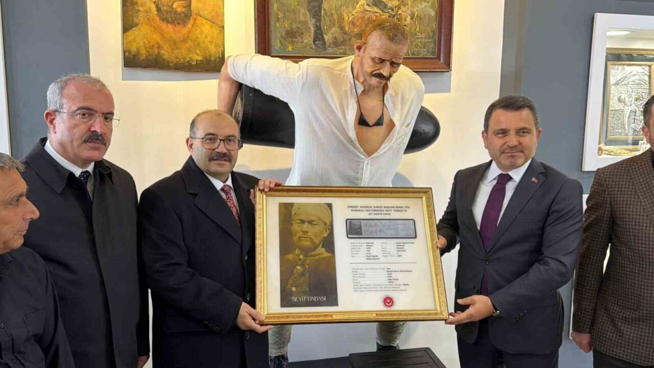 Çanakkale Savaşları'nın efsanevi kahramanı Koca Seyit Onbaşı'nın askerlik kaydı ve