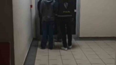 Kocaeli’nin İzmit ilçesinde, yasa dışı bahis sitelerinin reklamlarını duvarlara yazdığı