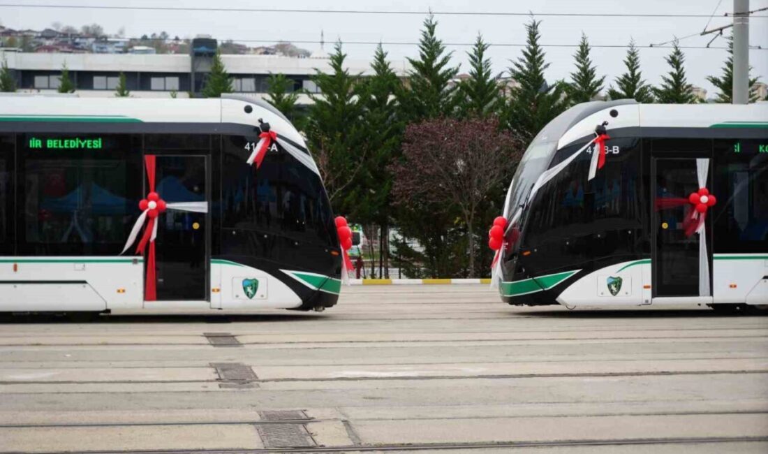 Kocaeli Büyükşehir Belediye Başkanı Tahir Büyükakın, kentte tramvay kapasitelerini iki