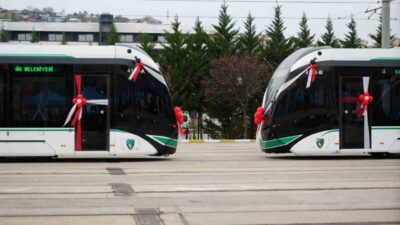 Kocaeli Büyükşehir Belediye Başkanı Tahir Büyükakın, kentte tramvay kapasitelerini iki