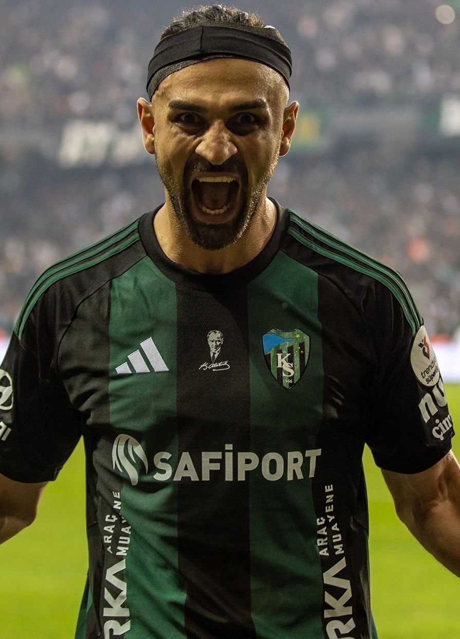 Fenerbahçe ile Galatasaray derbisini izlemeye giden Kocaelisporlu futbolcu Serdar Dursun,