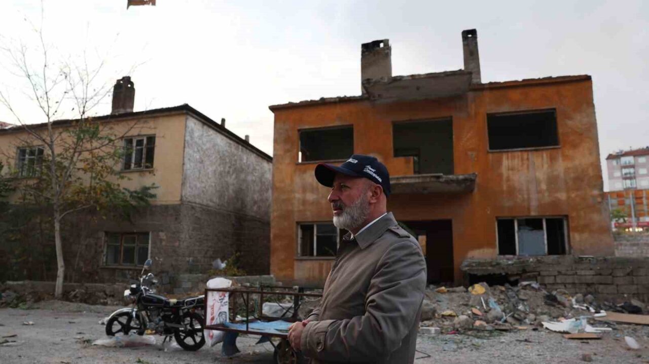 Kocasinan Belediye Başkanı Ahmet Çolakbayrakdar, Uğurevler Mahallesi'nde kentsel dönüşüm incelemeleri