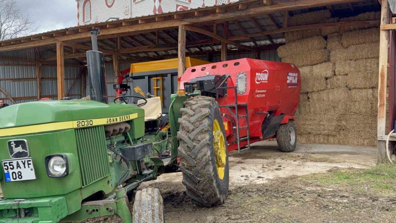 Samsun'un Tekkeköy ilçesinde 10 yaşındaki Miraç Köse, silaj makinesinin şaftına
