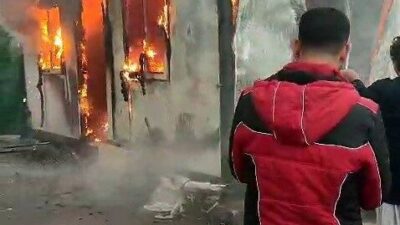 Adıyaman'ın Altınşehir Mahallesi'nde bulunan bir konteyner, bilinmeyen bir sebepten yangın