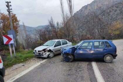 Bilecik’te İki Araç Çarpıştı: Bir Kişi Yaralandı