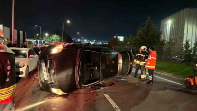 Çerkezköy'de S.T. yönetimindeki alkollü otomobil, kontrolünü kaybederek park halindeki iki