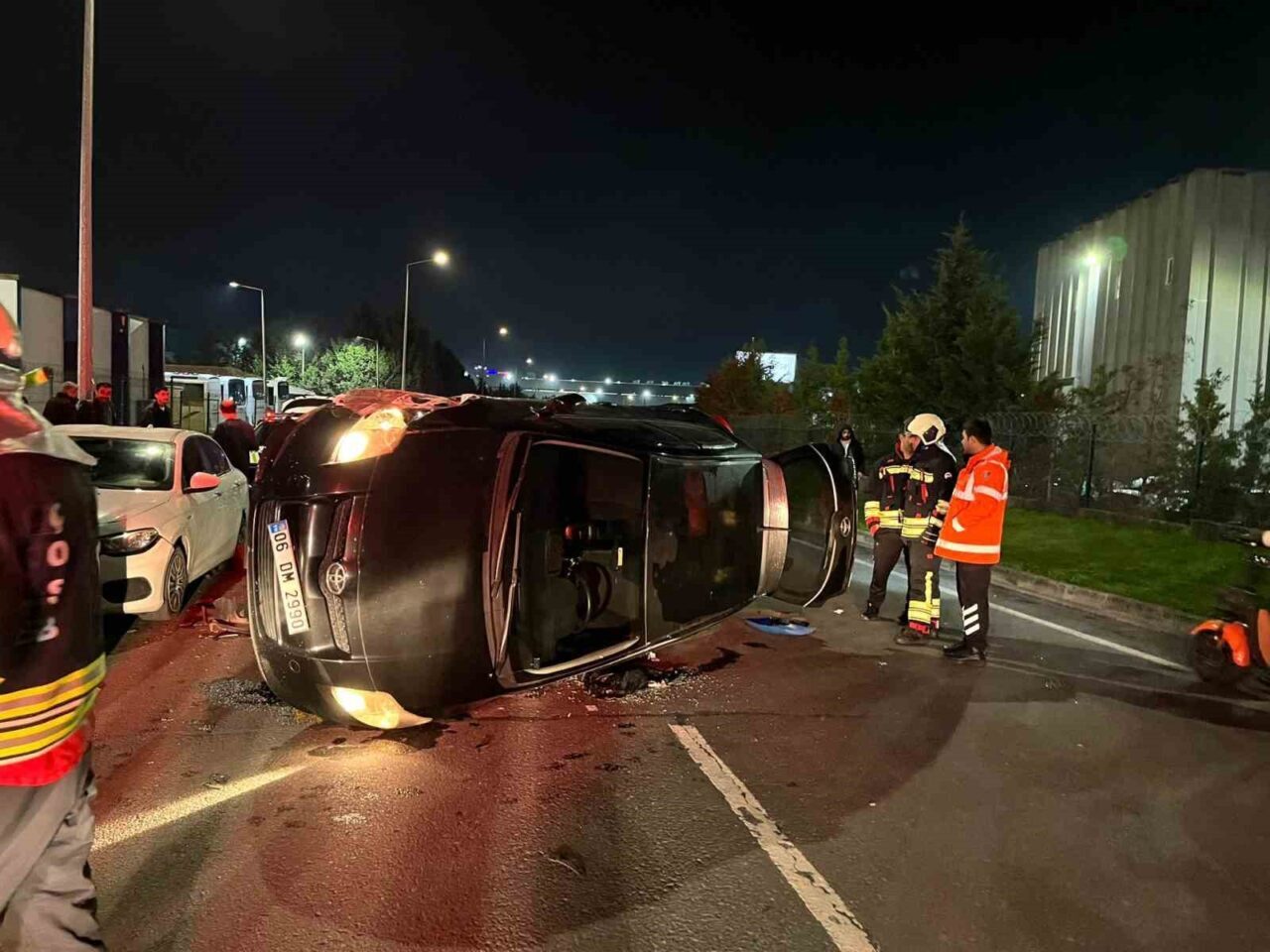 Çerkezköy'de S.T. yönetimindeki alkollü otomobil, kontrolünü kaybederek park halindeki iki