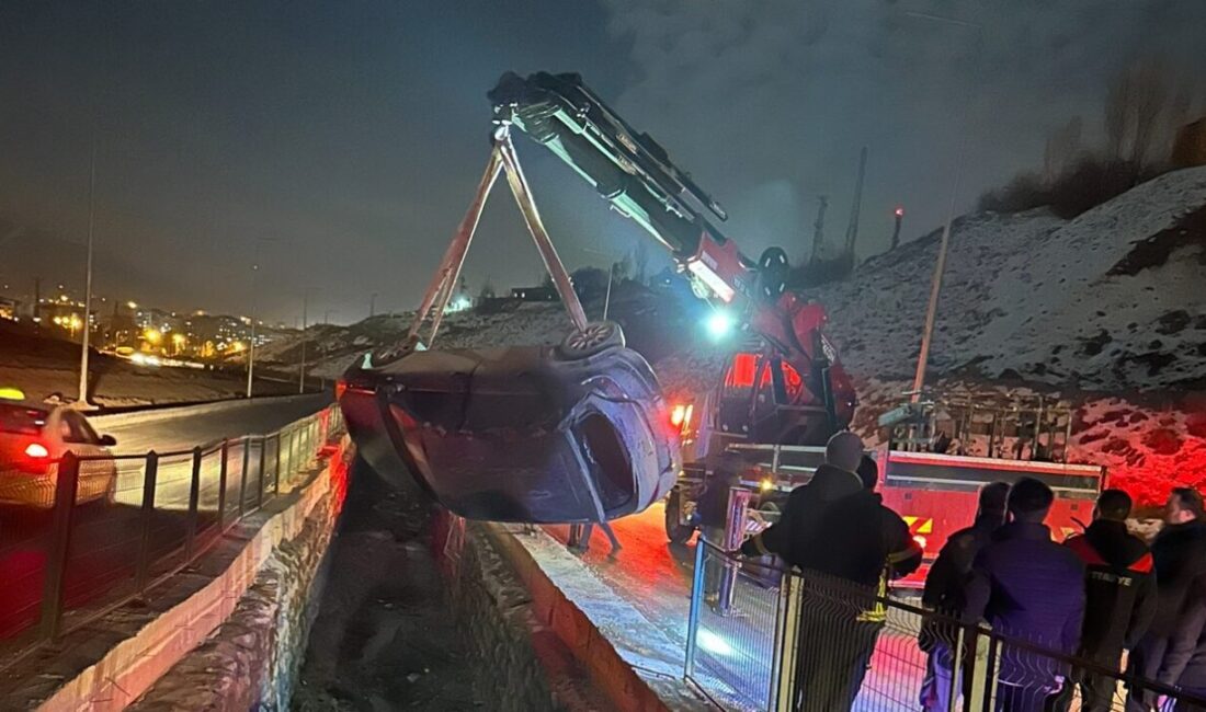 Yüksekova’da Otomobilin Su Kanalına Düşmesi Sonucu Sürücü Hafif Yaralandı Hakkari'nin Yüksekova ilçesinde Akif Aydın'ın kullandığı otomobil, direksiyon hâkimiyetinin kaybedilmesi