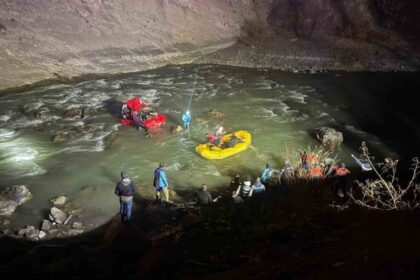 Hakkari-Van Karayolu’nda Kadın Sürücü Uçurumdan Düştü, Kurtarma Çalışmaları Devam Ediyor