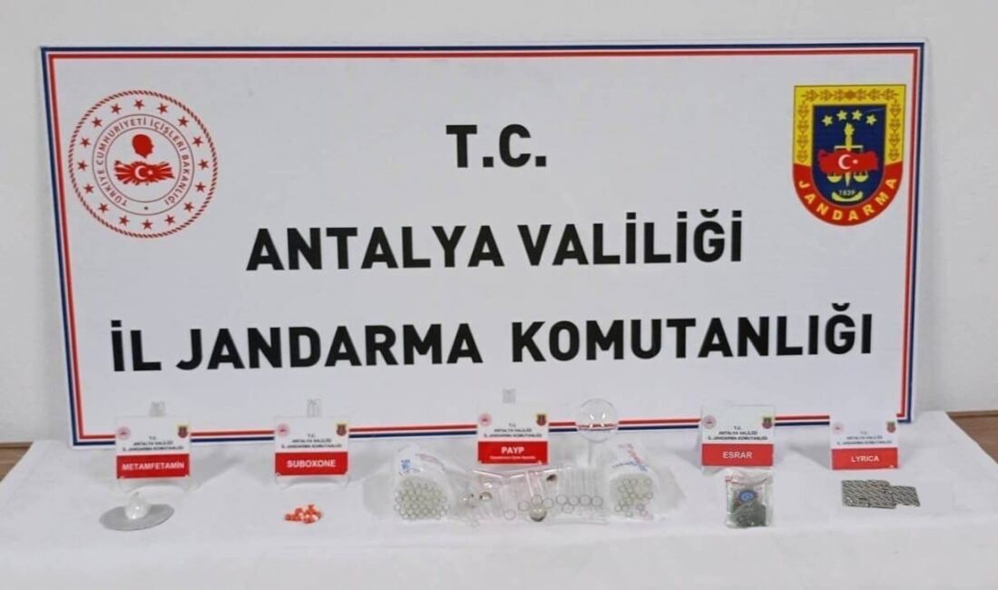 Antalya'nın Konyaaltı ve Elmalı ilçelerinde jandarma, uyuşturucuya karşı düzenlediği operasyonlarda