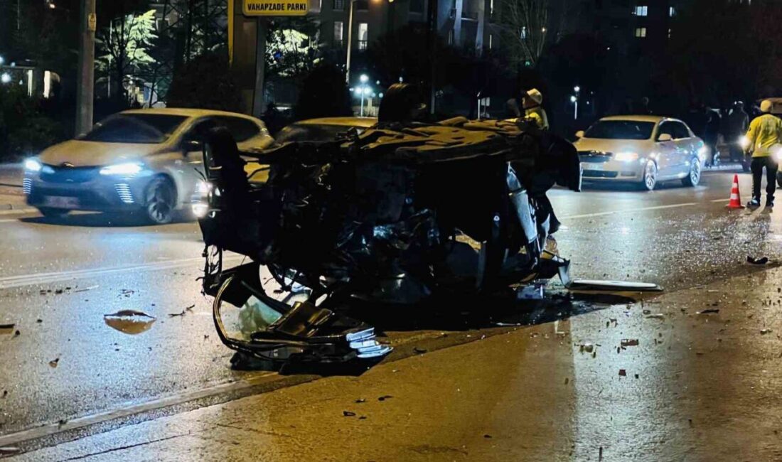 Konya’daki Trafik Kazasında Ağır Yaralıdan Biri Hayatını Kaybetti Konya'nın Selçuklu ilçesinde meydana gelen kazada, kontrolden çıkan otomobil refüjdeki