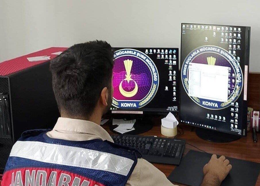 Konya'da jandarma ekipleri, suçla mücadele için internet üzerinde sürekli devriye