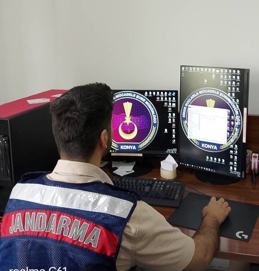 Konya'da jandarma ekipleri, suçla mücadele için internet üzerinde sürekli devriye