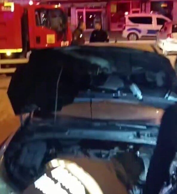 Konya'nın Beyşehir ilçesinde Evsat Mahallesi Anıt Meydanı'nda park halindeki bir