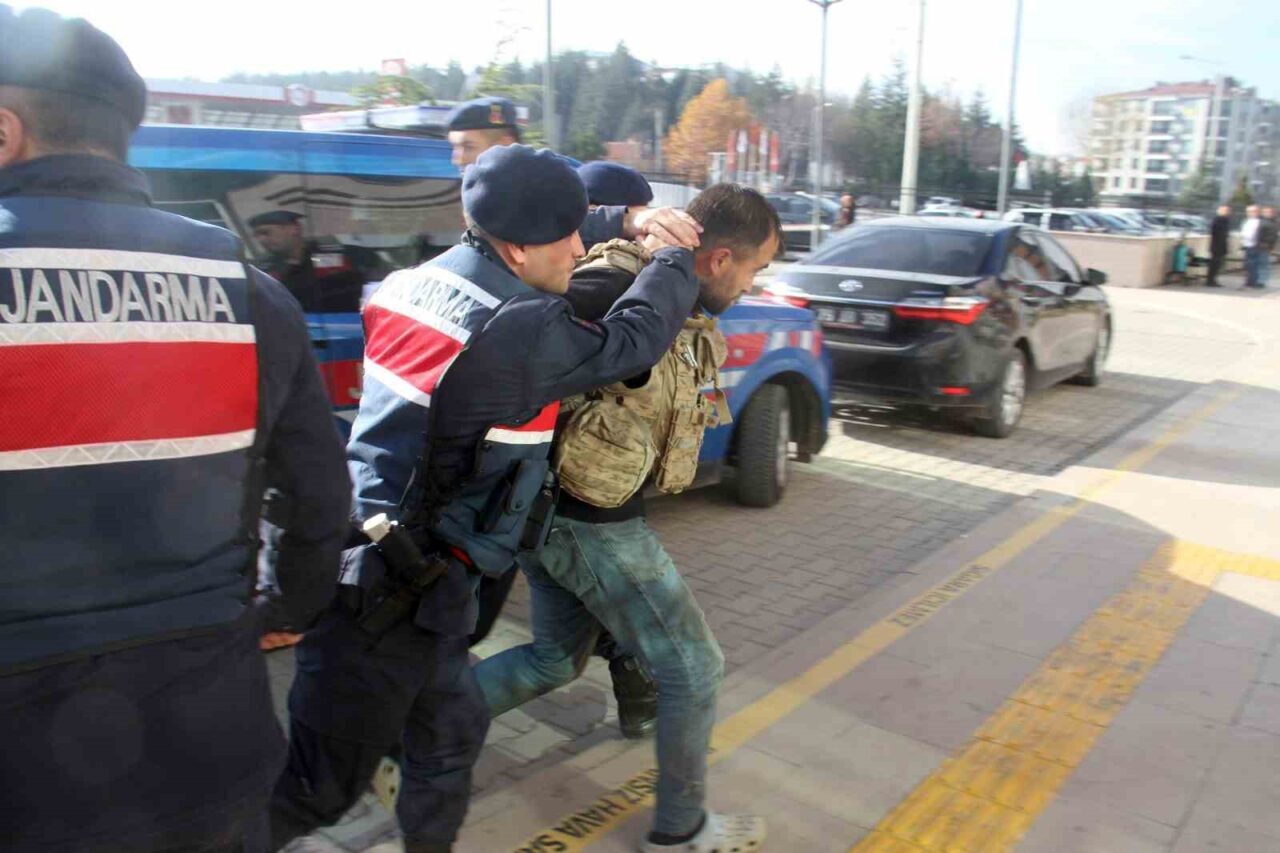 Konya'nın Hüyük ilçesinde 38 yaşındaki Mahmut Vurulmaz, oğlu önünde darbedildikten