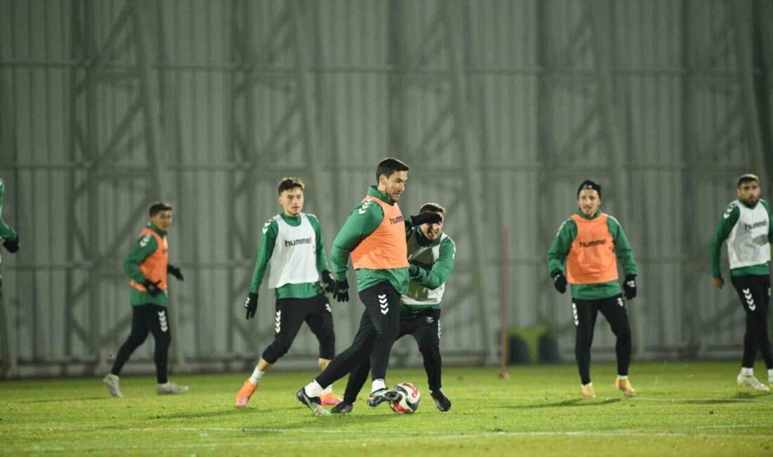 Konyaspor, Fenerbahçe Maçı İçin Antrenmanlarına Devam Ediyor Konyaspor, 16. haftada Fenerbahçe ile oynayacağı maç için antrenmanlarını sürdürüyor.