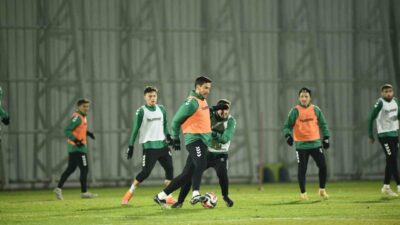 Konyaspor, 16. haftada Fenerbahçe ile oynayacağı maç için antrenmanlarını sürdürüyor.