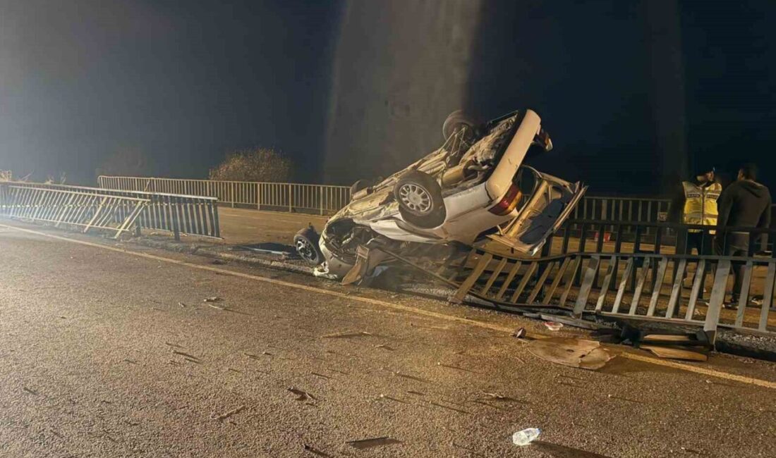 Bayat’ta Köprü Demirlerine Çarpan Otomobilde Bir Ölü, Üç Yaralı Afyonkarahisar'ın Bayat ilçesinde, A.A. yönetimindeki otomobil köprü demirlerine çarparak devrildi.