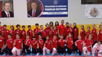 Kocaeli'de düzenlenen Öğretmenlere Saygı Kocaeli Karate Şampiyonası'nda, Körfez Gençlerbirliği Spor