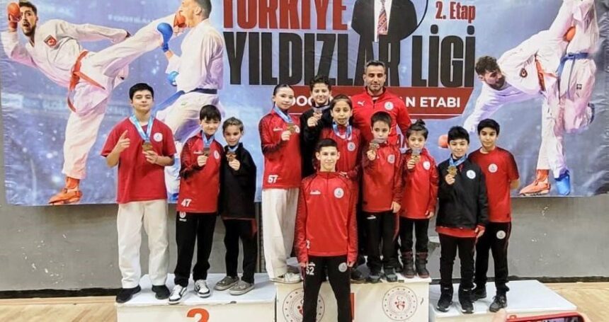 Körfez Gençlerbirliği Karate Takımı, Sakarya’daki turnuvada 7 altın ile toplam 13 madalya elde etti.