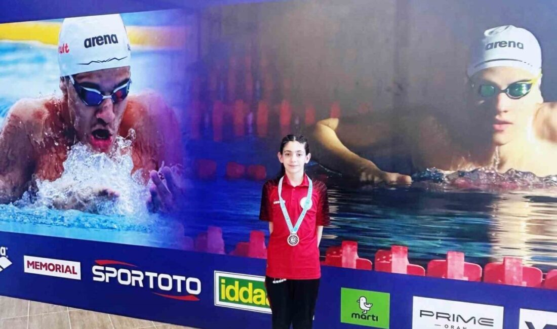 Bolu'daki otel yangınında kaybedilen yüzücü Vedia Nil Apak anısına düzenlenen