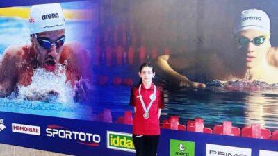 Bolu'daki otel yangınında kaybedilen yüzücü Vedia Nil Apak anısına düzenlenen