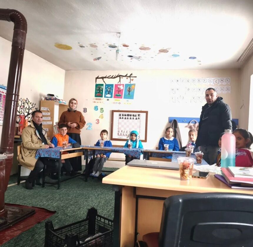 Diyadin’deki köy okullarında waffle ikramıyla sevindirici etkinlik düzenlendi